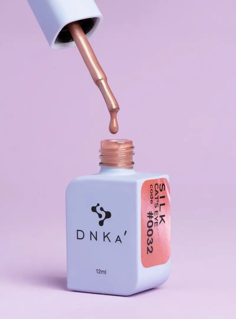 DNKa Esmalte semipermanente. #0032 Cat Eye Silk