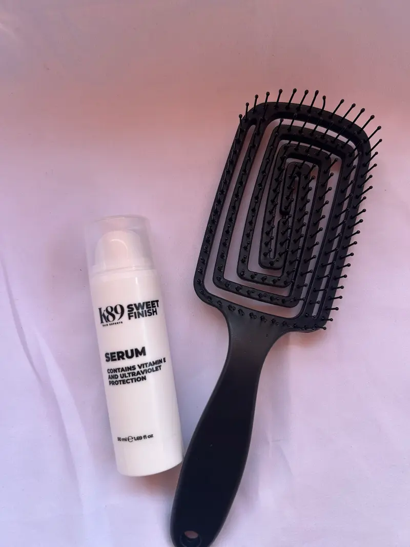 K89 Sweet Finish Serum + Cepillo Desenredante Profesional