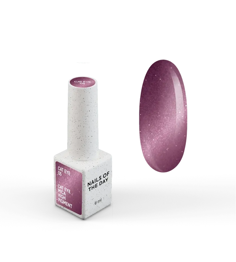 NAILSOFTHEDAY Gel Polish Cat Eye 05 — esmalte semipermanente rosa oscuro efecto ojo de gato con partículas metálicas finas y un ligero efecto reflectante. Cobertura total en una sola capa. 6 ml.