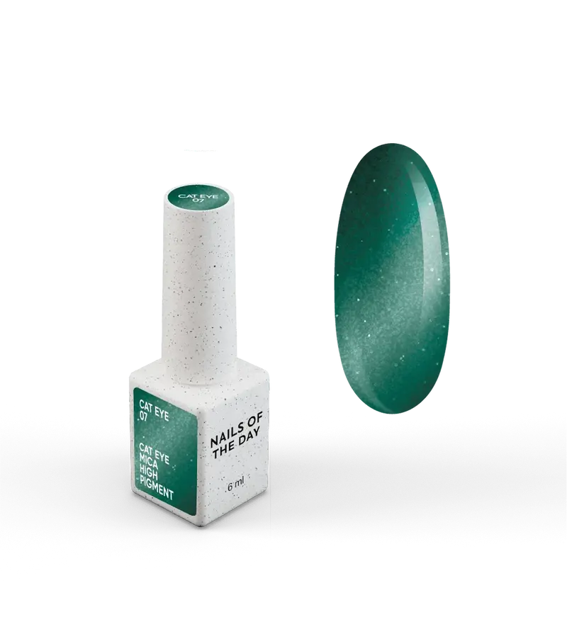 NAILSOFTHEDAY Gel Polish Cat Eye 07 — esmalte semipermanente verde efecto ojo de gato con partículas metálicas finas y un ligero efecto reflectante. Cobertura total en una sola capa. 6 ml