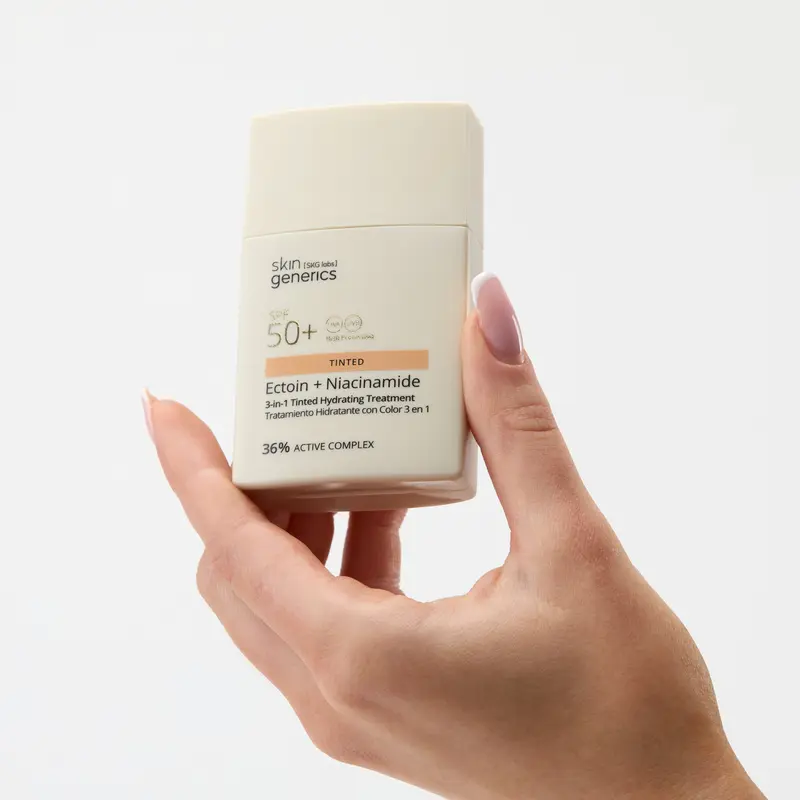 Skin Generics Tratamiento Hidratante con Color 3 en 1 SPF50+ | Hidrata, Protege y Unifica el Tono